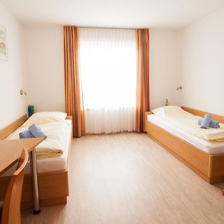 Bed and Breakfast Gastehaus Olympia Reitanlage Munchen-Riem Экстерьер фото